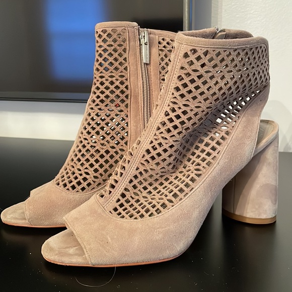 Vince Camuto booties Size 9 - Picture 3 of 3